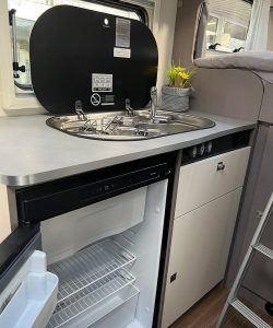 autopartners-eu-wohnmobil-etrusco-küche-kühlschrank-10